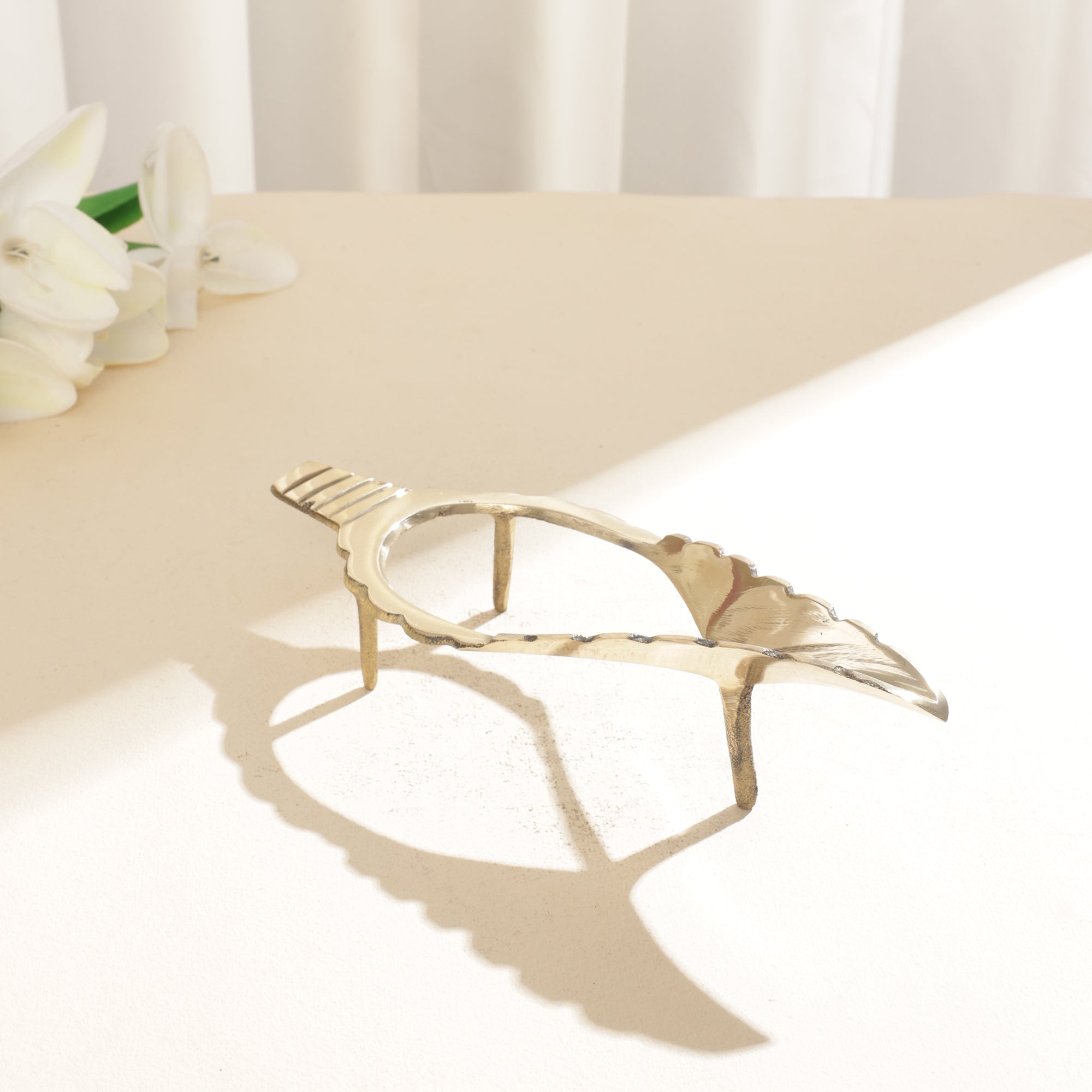 Brass Shankh Stand - 7.5