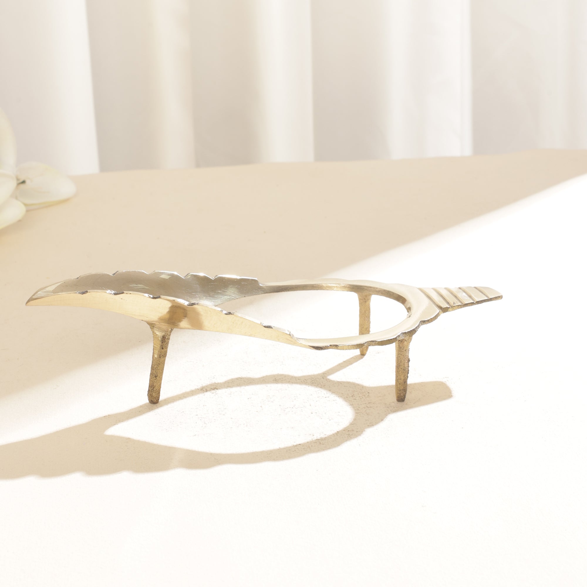 Brass Shankh Stand - 7.5