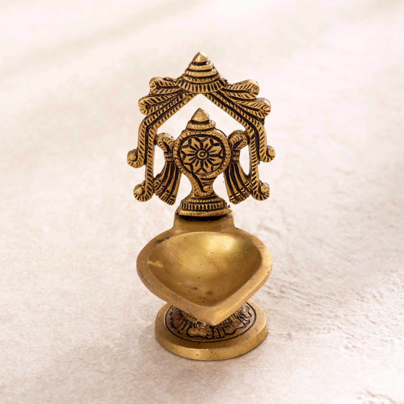 Brass Superfine Shankh Chakra Deep [5 inch]